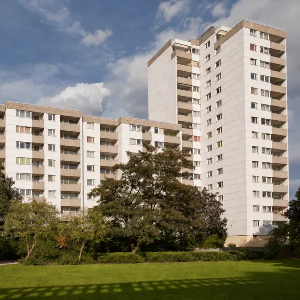 +++ großzügige 2-Zimmer-Wohnung mit toller Aussicht in der Gropiusstadt +++ — photo 1